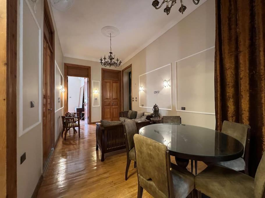 Authentic 3br In Downtown, Appartamento Il Cairo