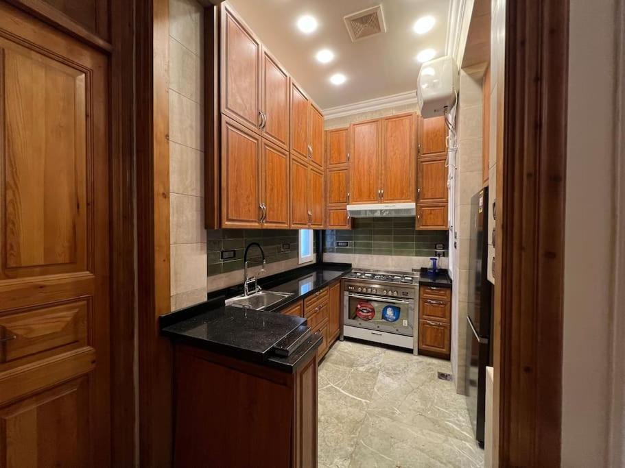 Authentic 3br In Downtown,