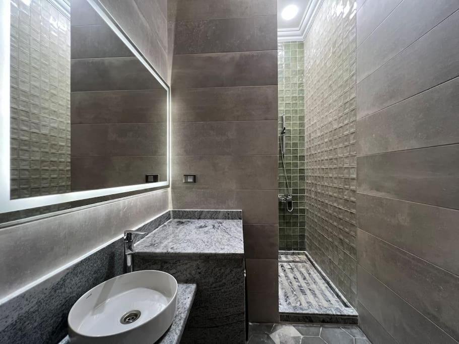 Authentic 3br In Downtown, Appartamento
