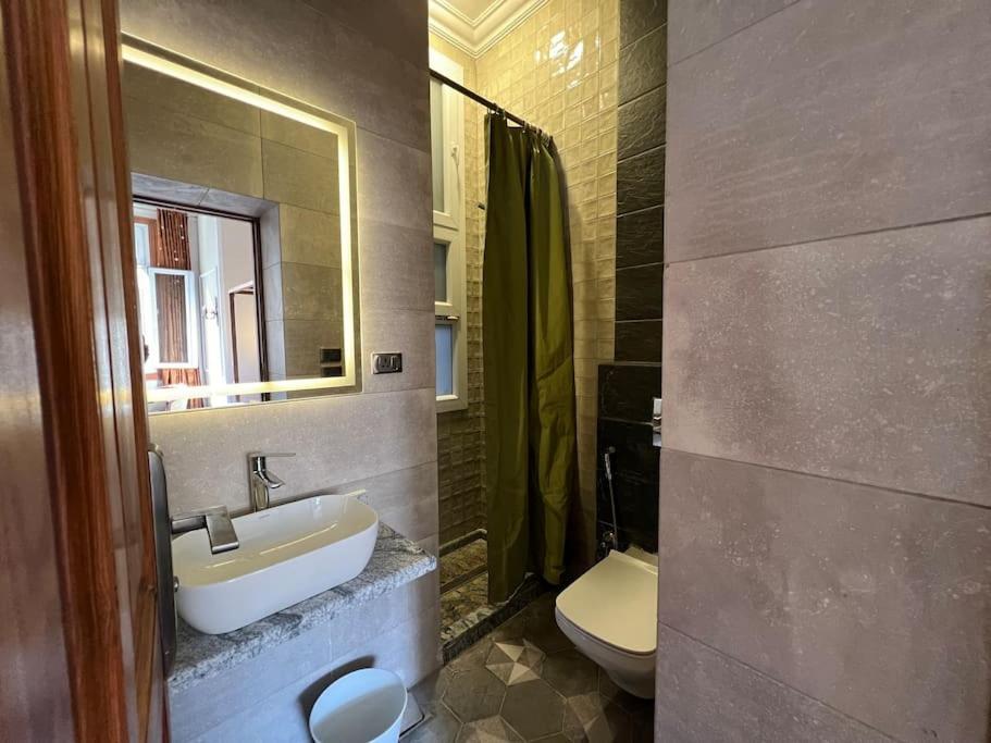 Authentic 3br In Downtown, Appartamento Il Cairo