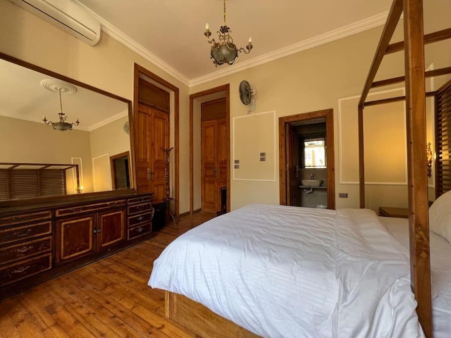 Authentic 3br In Downtown, Appartamento